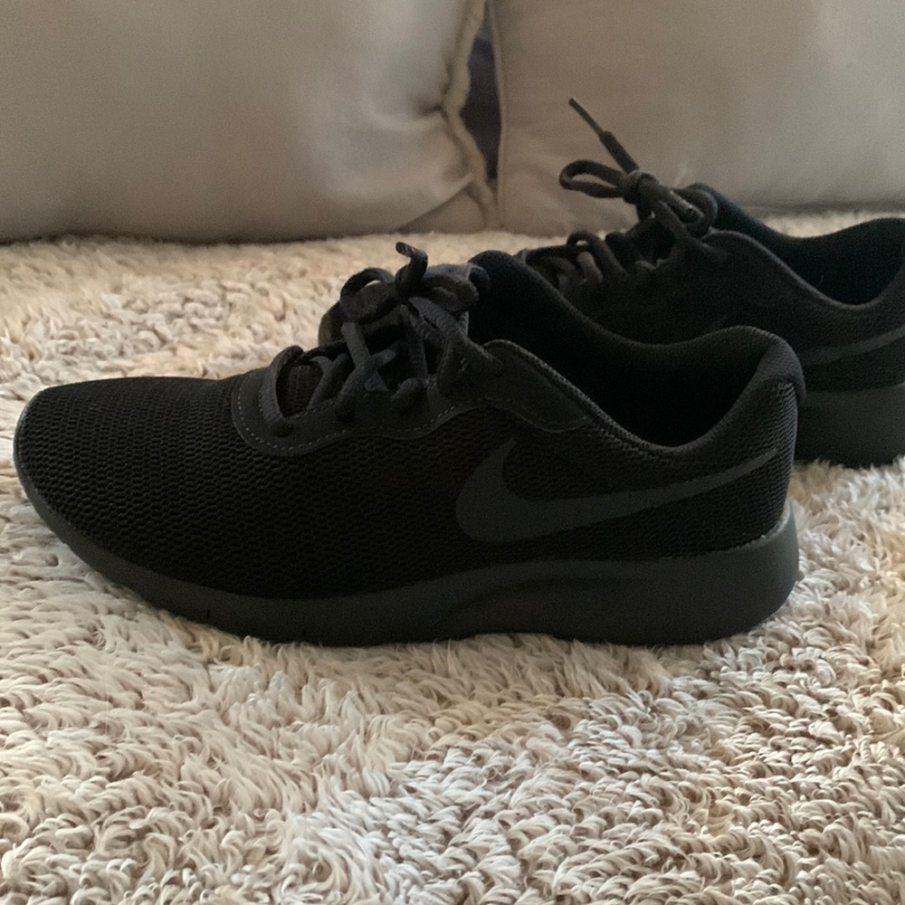 Black Nike shoes. Size 5.5